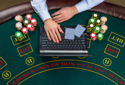 Poker Trực Tuyến Hay Truyền Thống: Lựa Chọn Của Bạn?